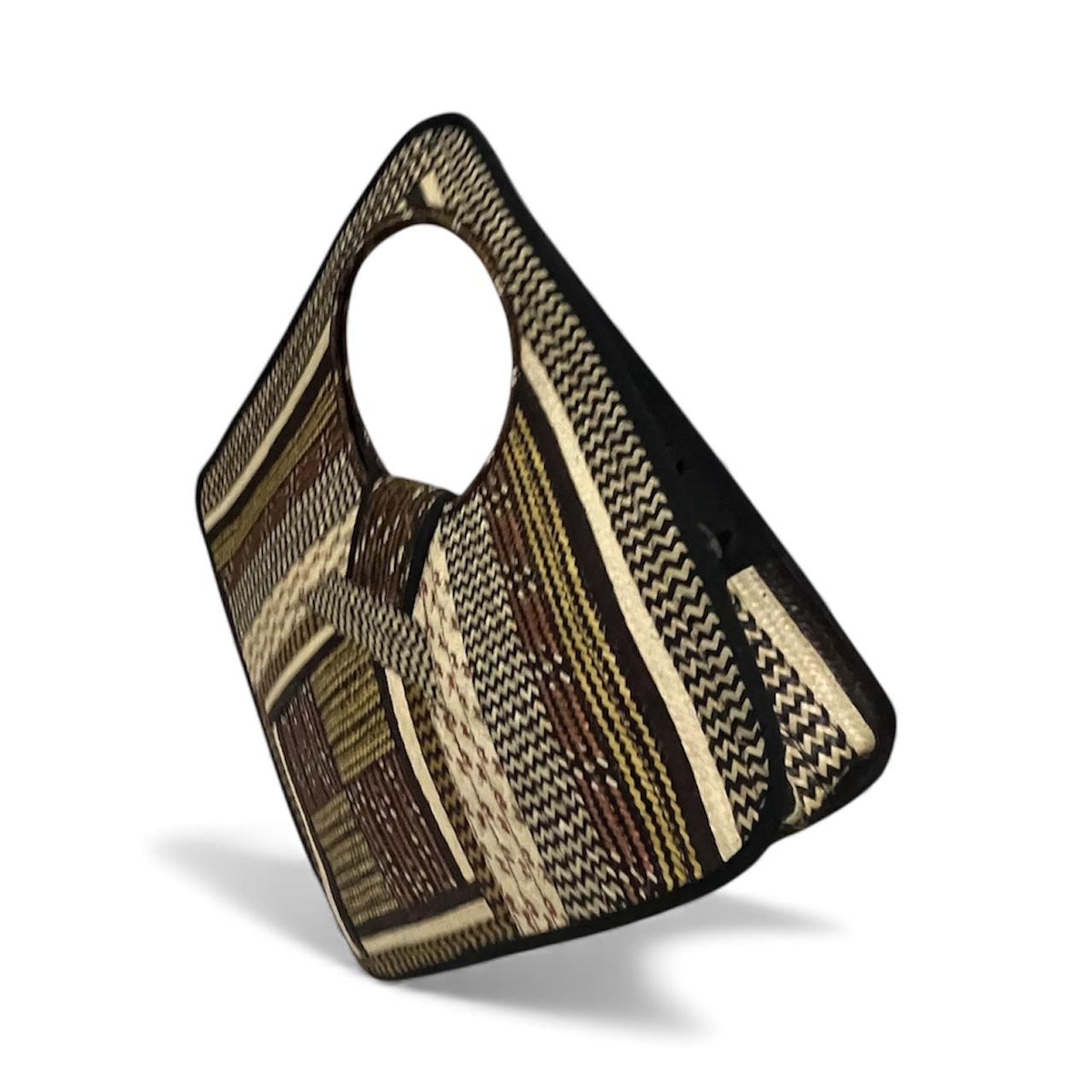 Multicoloured Diamond Hand-Woven Caña Flecha Handbag III, detail view – handmade in Colombia by Fundación La Otra Vuelta for Stand Out and Shout Out