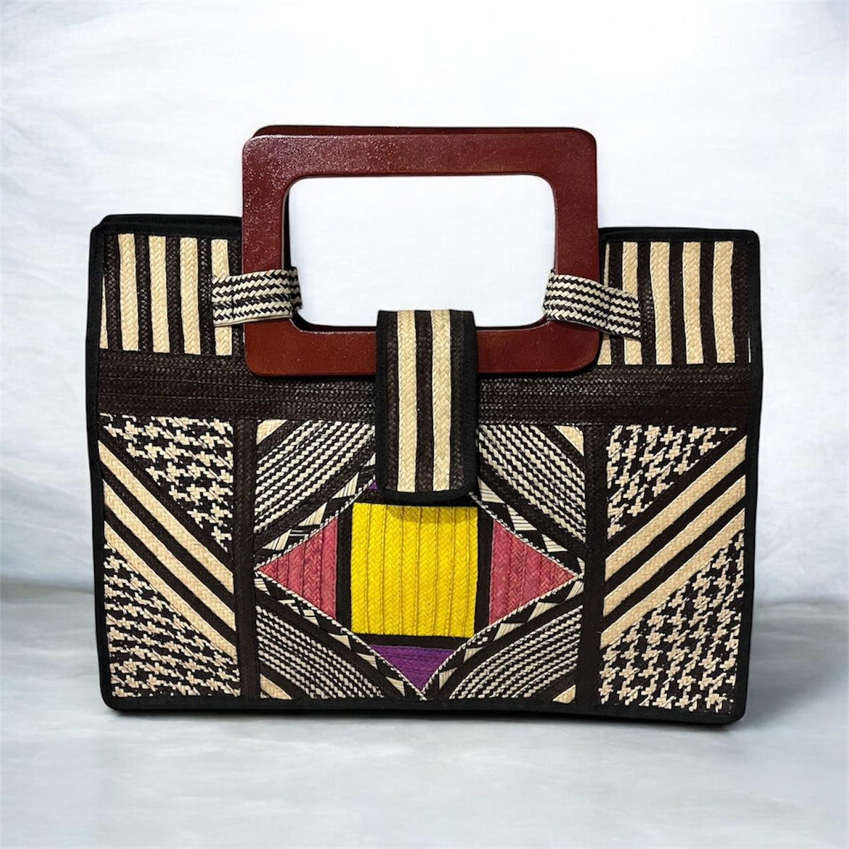 Square Hand-Woven Caña Flecha Tote, front view – handmade in Colombia by Fundación La Otra Vuelta for Stand Out and Shout Out