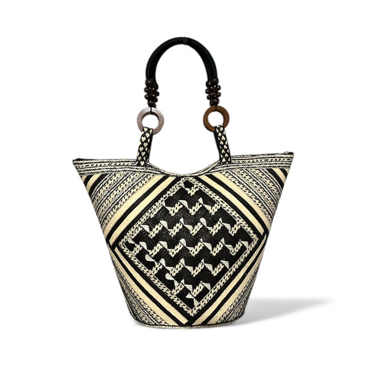 Chess Board Two-Tone Hand-Woven Caña Flecha Handbag, front view – handmade in Colombia by Fundación La Otra Vuelta for Stand Out and Shout Out