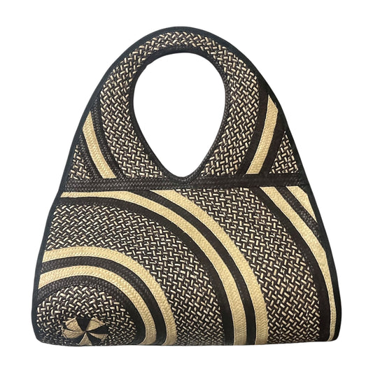 Black & Natural Pinwheel Swirl Teardrop Caña Flecha Handbag, front view – handmade in Colombia by Fundación La Otra Vuelta