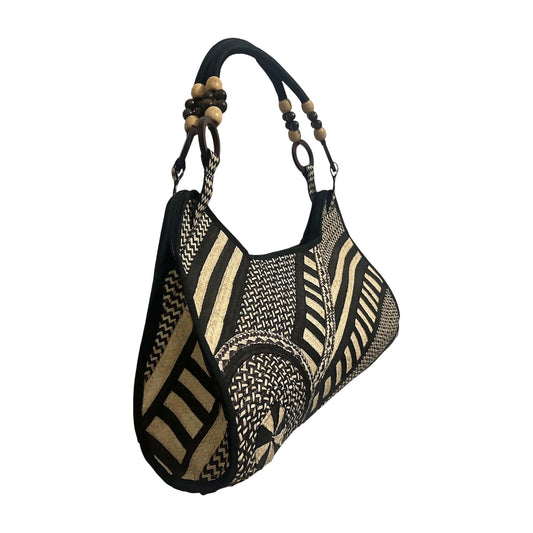 Geometric Pinwheel Caña Flecha Shoulder Bag with Beaded Handles, side view – handmade in Colombia by Fundación La Otra Vuelta