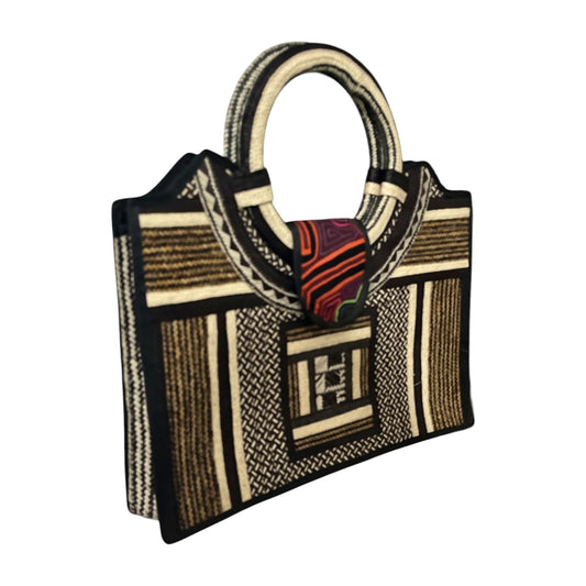 Golden Squares Mola Caña Flecha Tote with Ring Handle, side view – handmade in Colombia by Fundación La Otra Vuelta